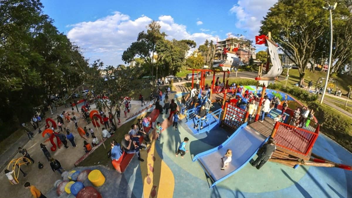 Parque temático do pirata Zulmiro conquista famílias no Bosque Gutierrez em Curitiba