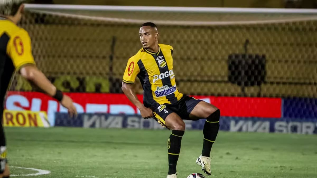 Vitória apresenta atacante Renê, mas não consegue contratar zagueiro Patrick