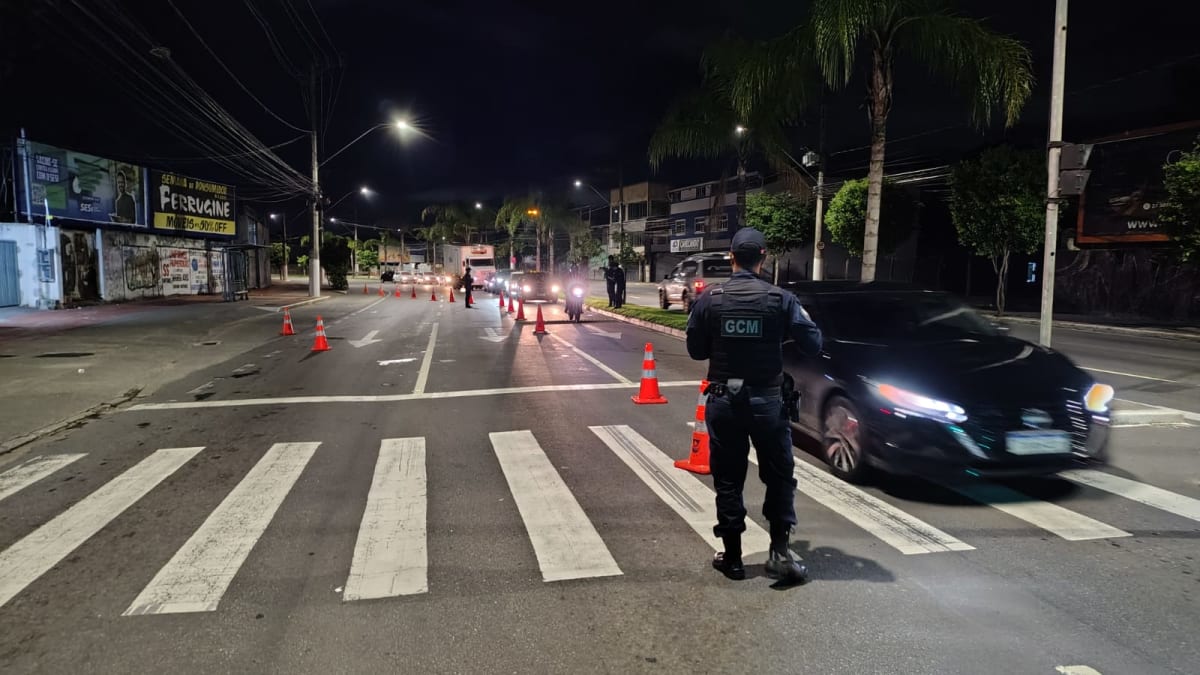 Motociclista de 49 anos é preso por embriaguez e tentativa de suborno em blitz em Vitória