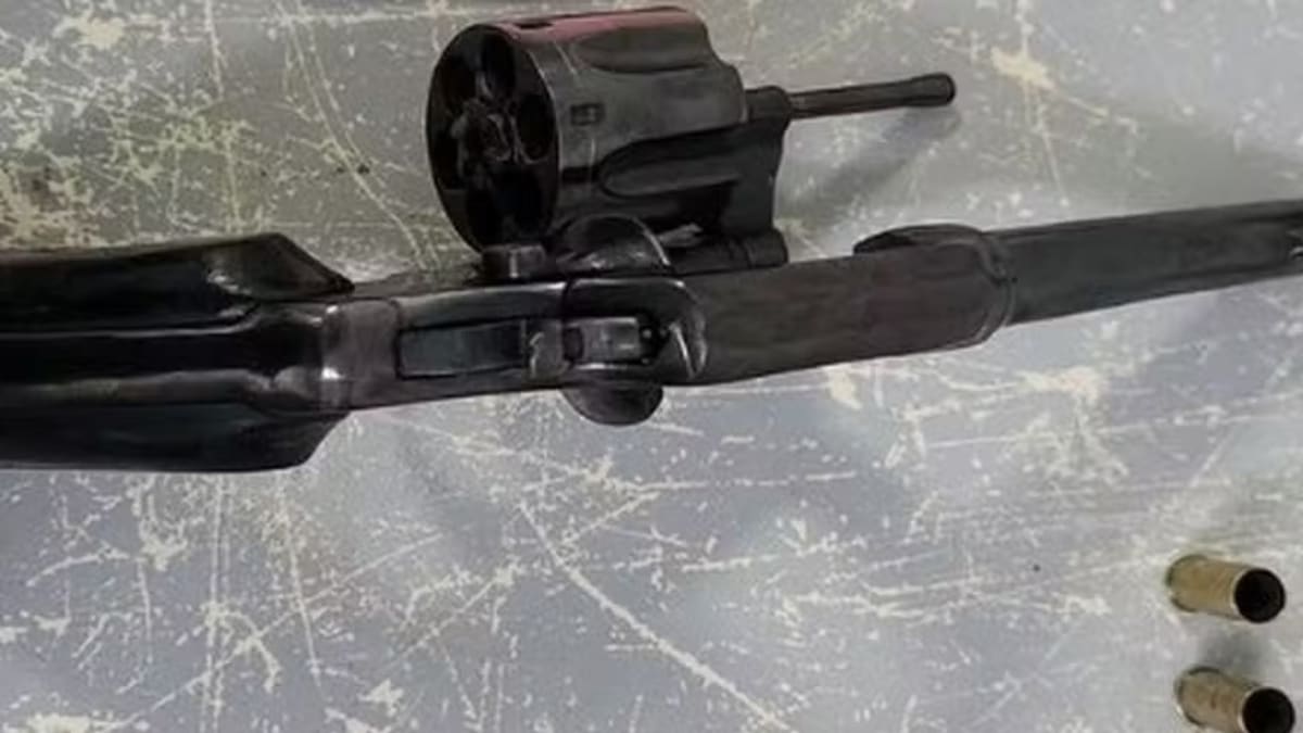 Mulher é presa por matar marido com espingarda após discussão sobre internet em Cafelândia