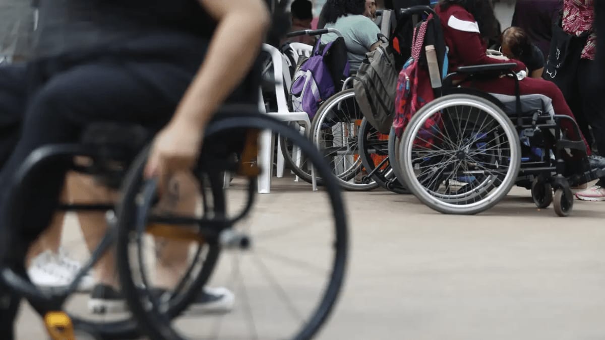 Ales aprova lei que garante atendimento prioritário a pessoas com deficiência e cuidadores no ES