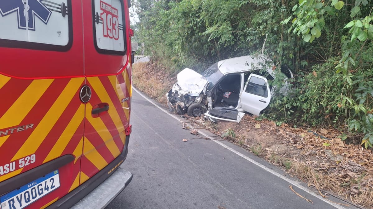Carro colide contra caminhão em São Ludgero