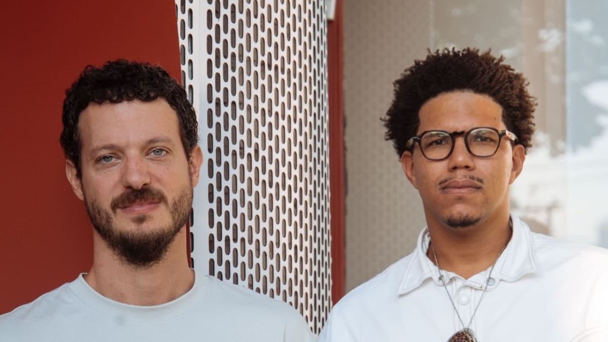 Cajoo Studio participa da mostra 'Atrás do Vidro – Feito por Mãos Brasileiras' no CasaShopping