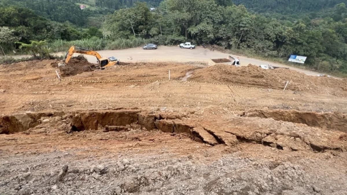 Rodovia Lauro Pamplona é interditada na Serra do Tucano por tempo indeterminado