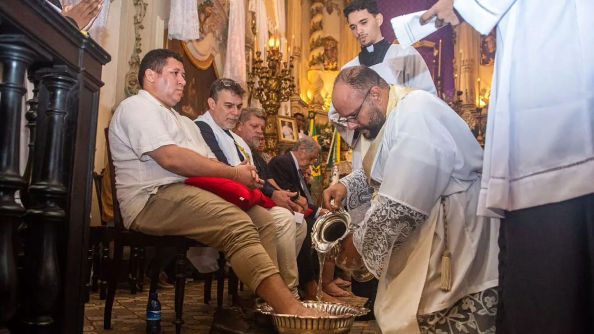 Igreja Nossa Senhora da Lapa dos Mercadores realiza Missa Solene com tradicional Lava-Pés no Centro Histórico do Rio