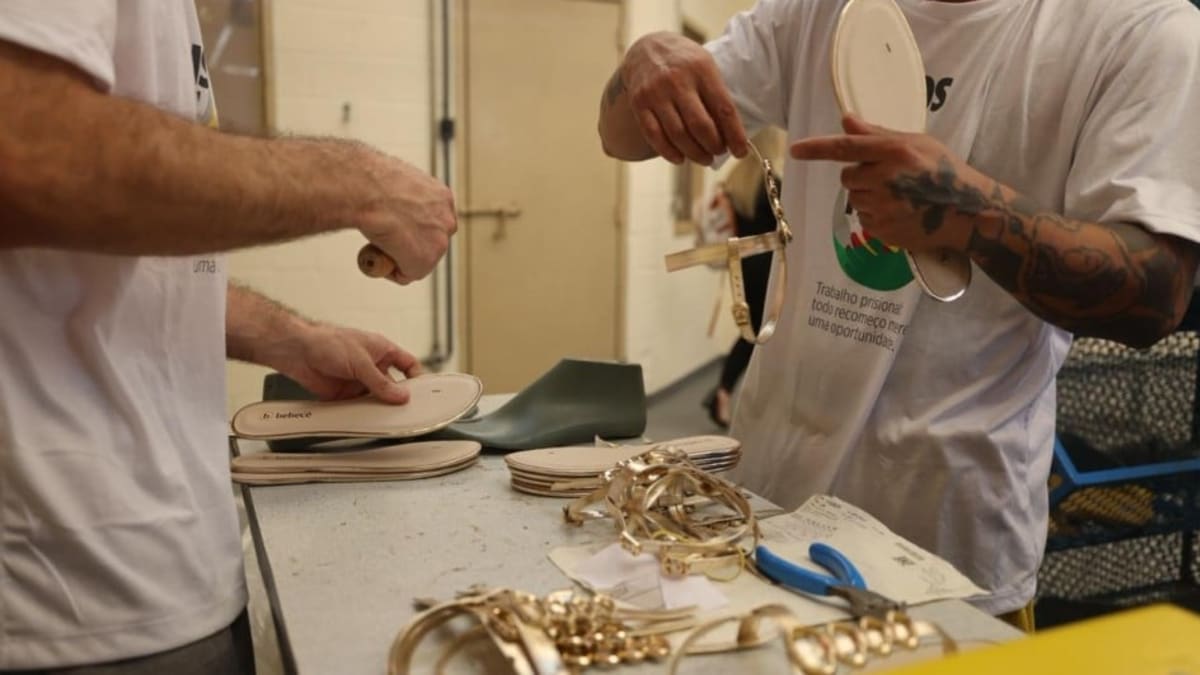 Fábrica de calçados é inaugurada em penitenciária de Caxias do Sul e deve empregar até 60 apenados