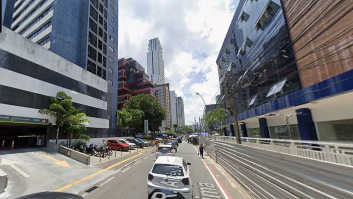 Homem é encontrado morto com marcas de arma branca em área nobre de Salvador