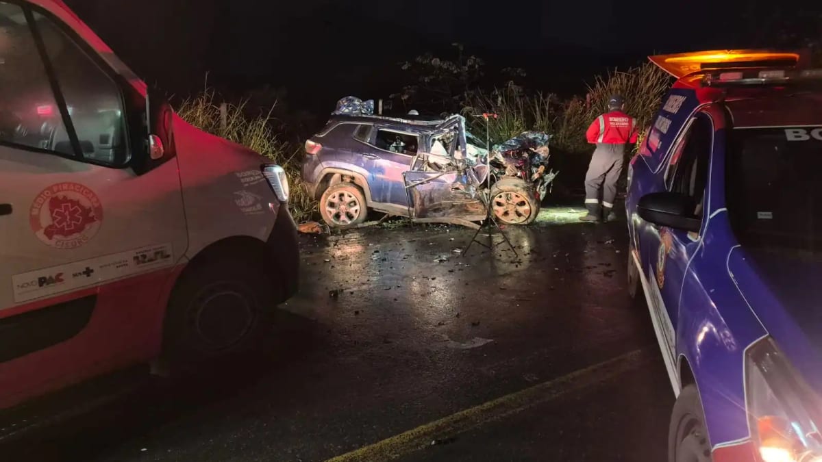 Quatro morrem em colisão entre caminhão-tanque e Jeep Compass na BR-262 em Rio Casca