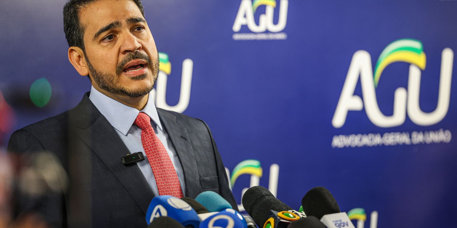 Presidência entrega indicação de Jorge Messias ao STF