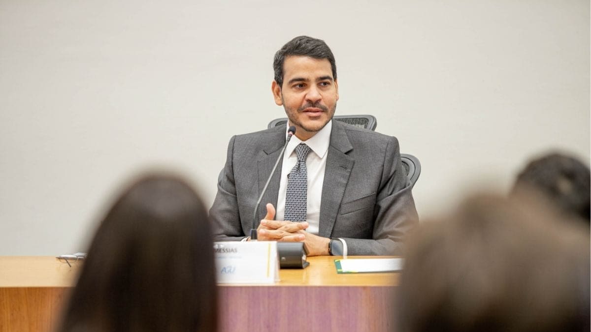 Lula formaliza indicação de Jorge Messias para vaga no STF