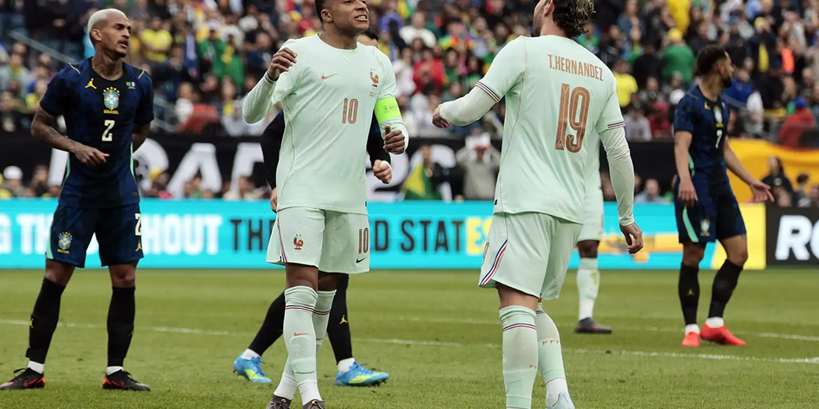 França assume liderança do ranking da Fifa antes da Copa