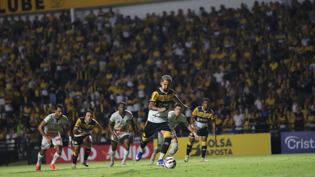 Criciúma empata com Athletic mesmo com um jogador a mais em casa