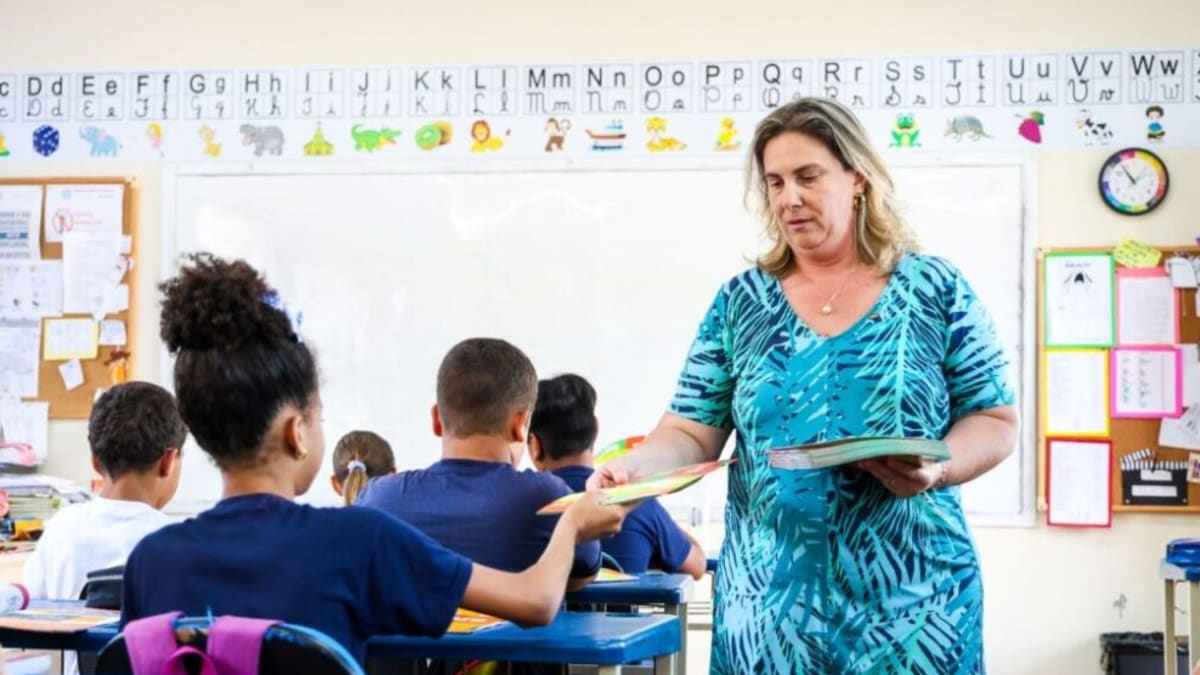 Santa Catarina aprova descompactação da tabela salarial dos professores da rede estadual