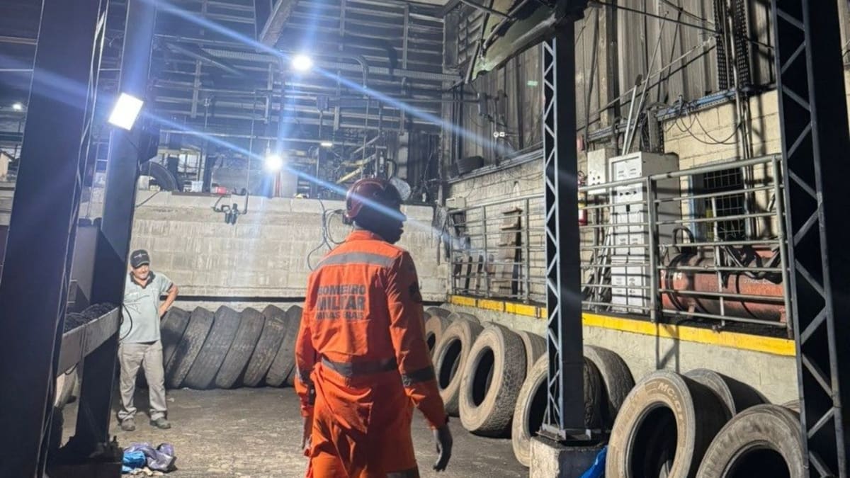 Trabalhador morre soterrado por borracha triturada em silo na BR-040, MG