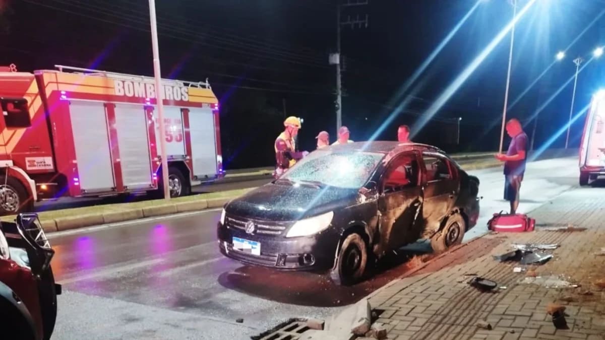 Jovem fica ferido após colisão lateral na Estrada Blumenau, em Rio do Sul