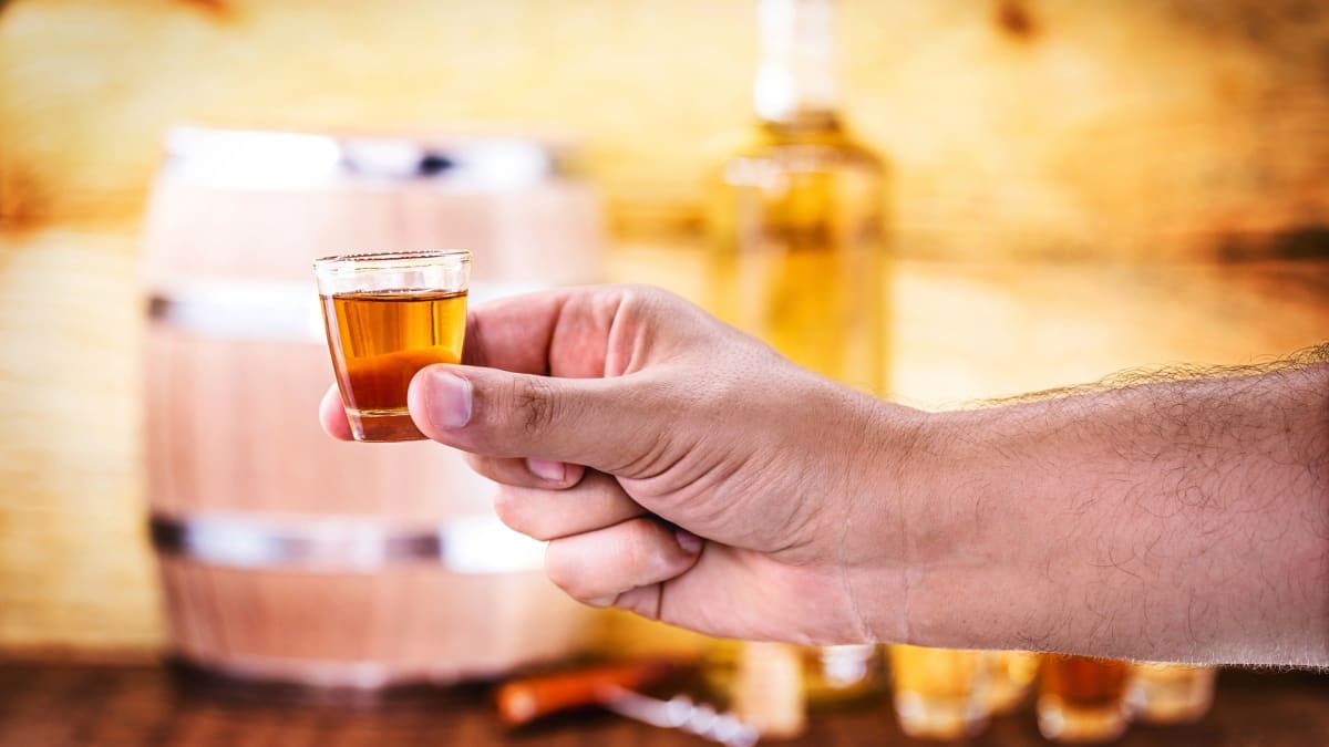 Idoso morre após ingerir cachaça contaminada com veneno em Santa Maria de Itabira