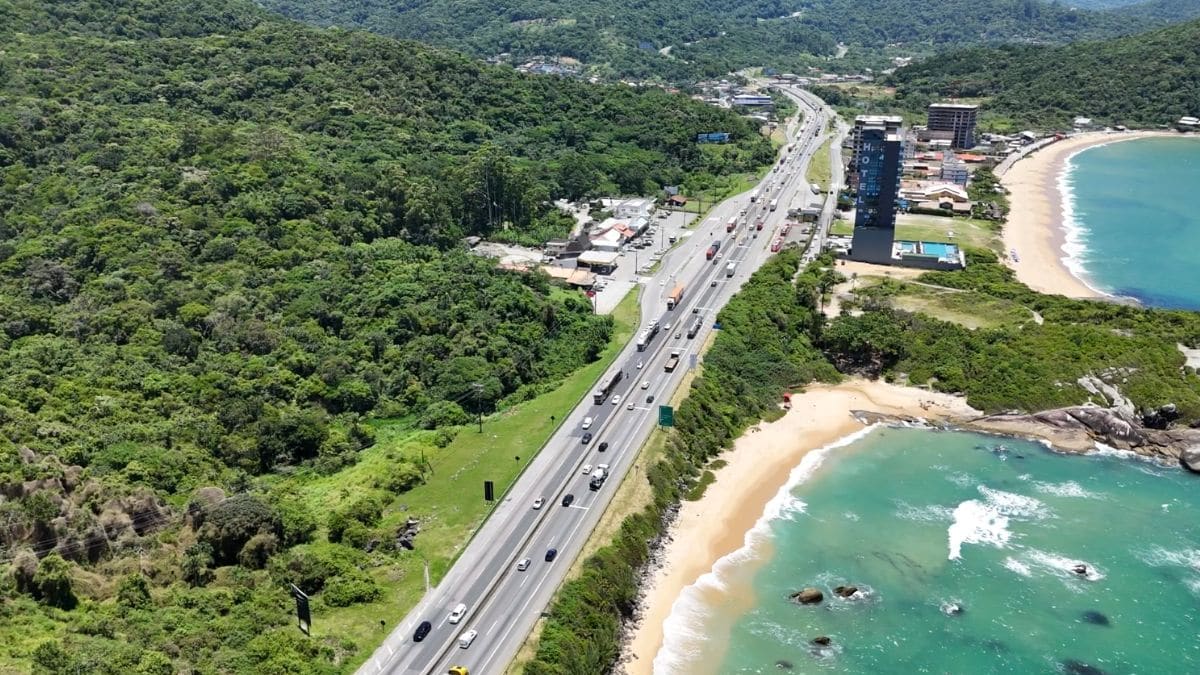 Mais de 1 milhão de veículos devem circular na BR-101 e BR-376 durante feriadão de Páscoa