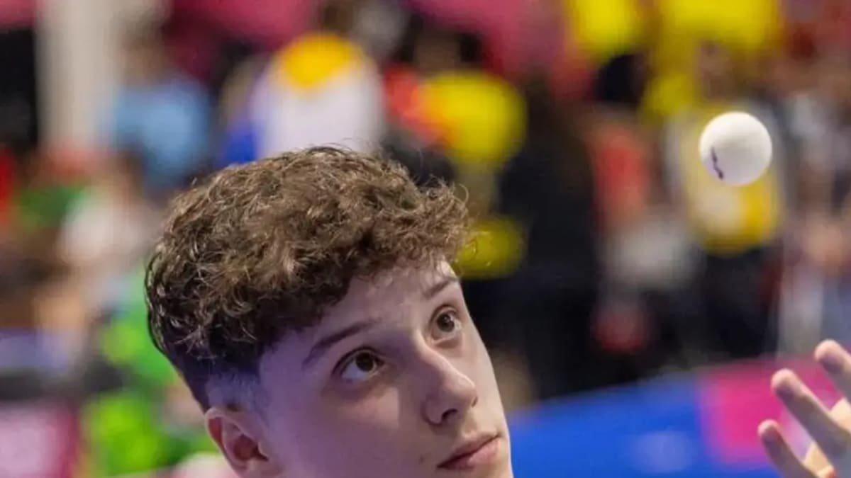 Arthur Costa Branco de Lages lidera ranking no tênis de mesa paralímpico