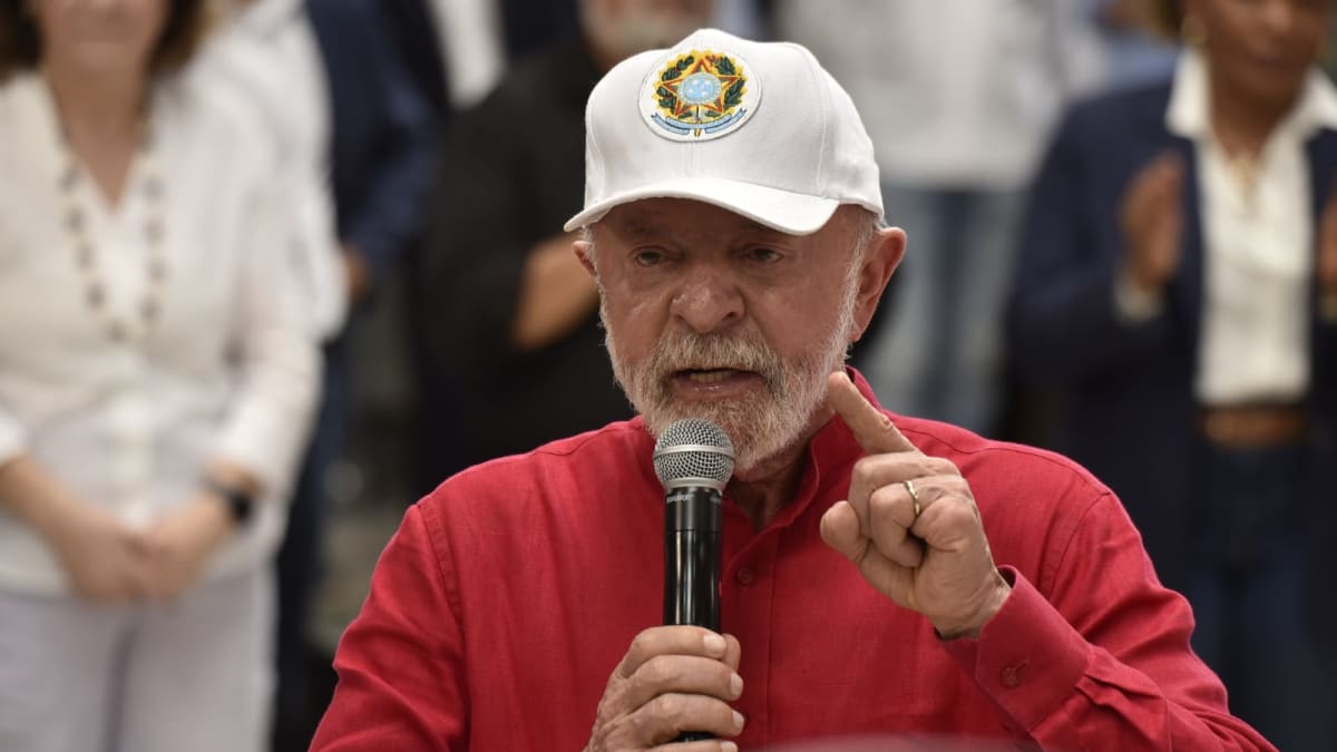 Lula destaca investimentos do PT e critica oposição durante visita ao VLT em Salvador