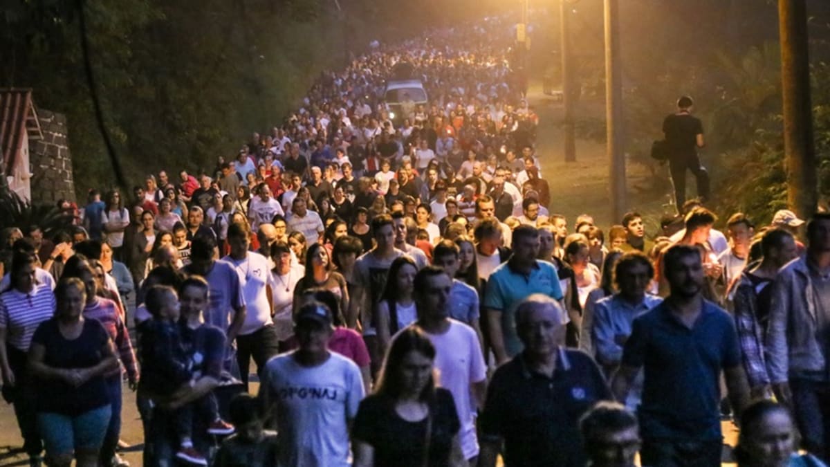 Procissão da Via Sacra reúne milhares de fiéis em Jaraguá do Sul na Sexta-feira Santa