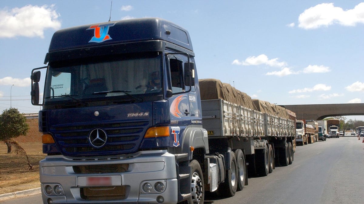 DER-MG restringe circulação de veículos de grande porte nas rodovias estaduais durante feriado da Semana Santa de 2026