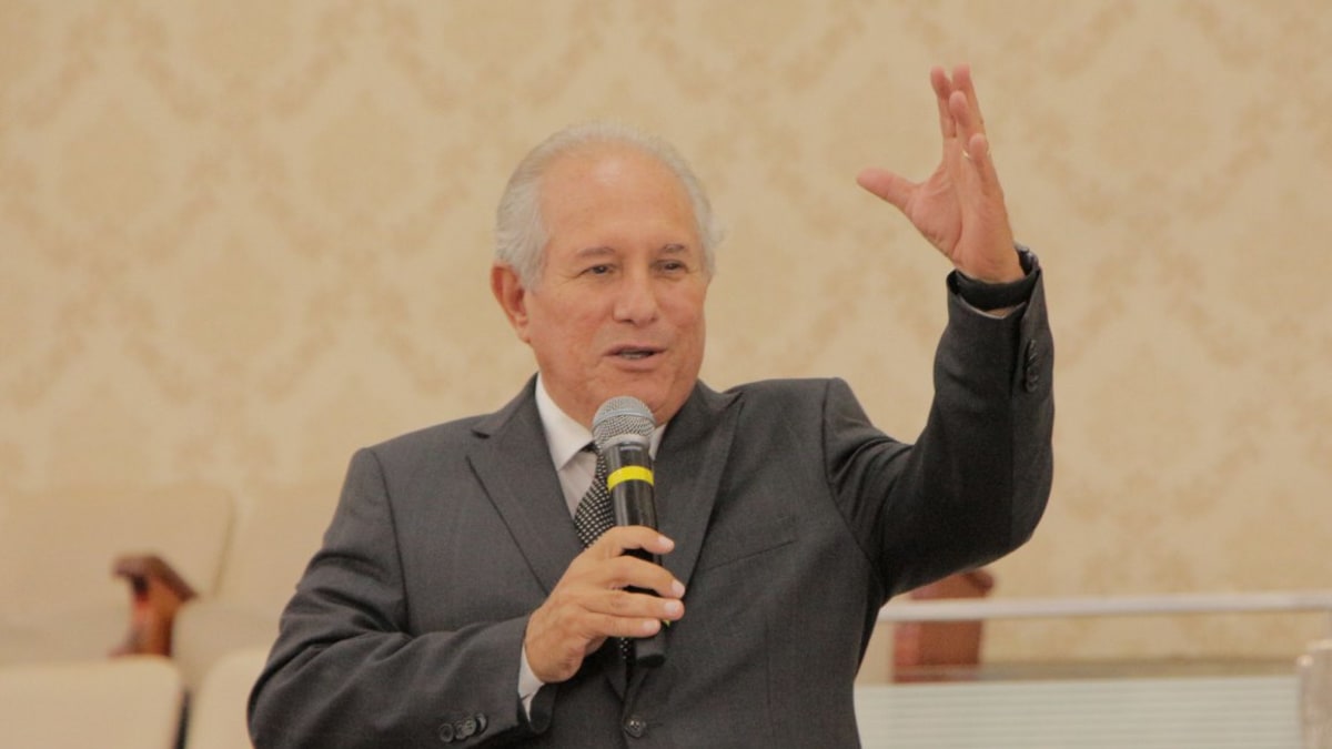 Bispo Oídes alerta que Oséias Varão pode dividir voto evangélico ao Senado em Goiás