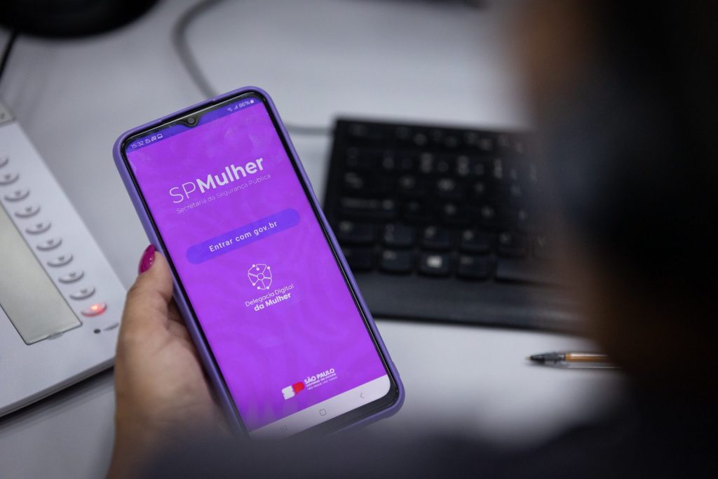 Governo de SP lança aplicativo para ampliar proteção a mulheres vítimas de violência