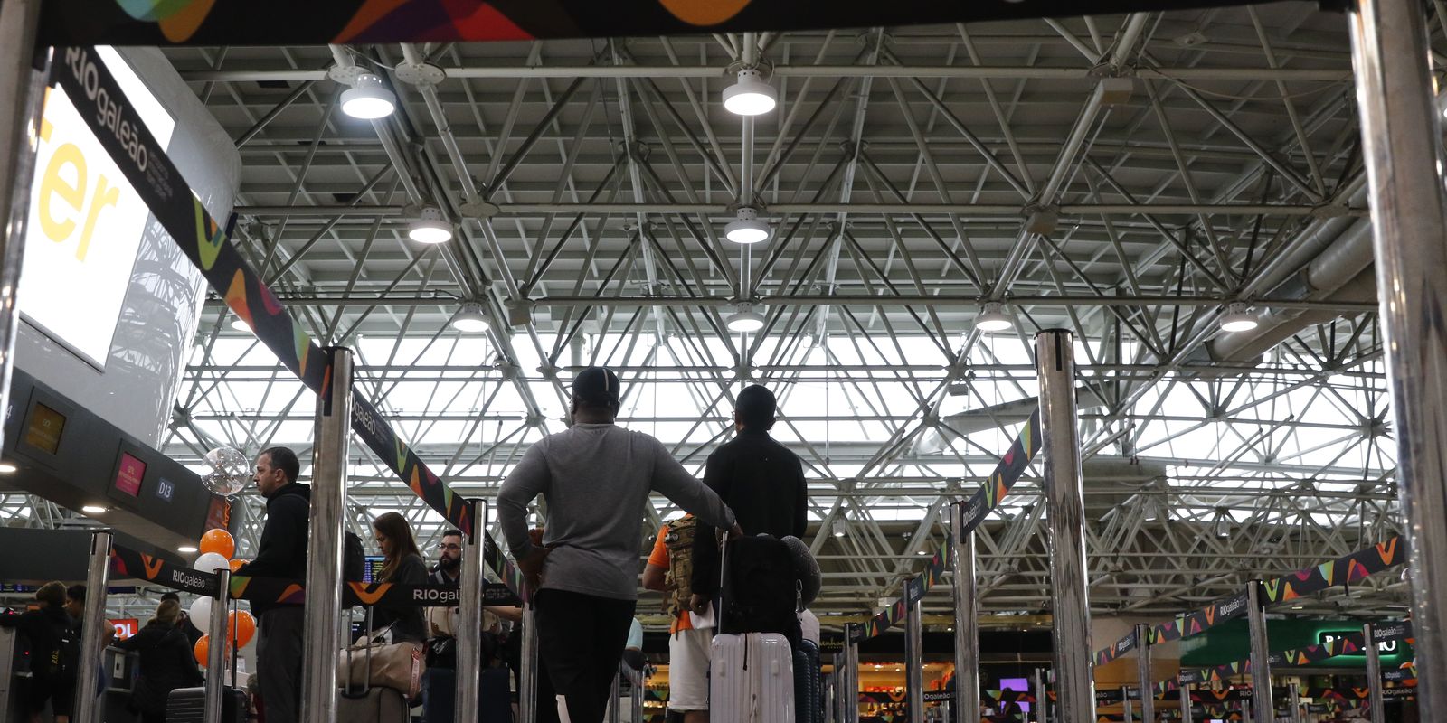 Movimentação intensa nas estradas e aeroportos do Rio na Semana Santa