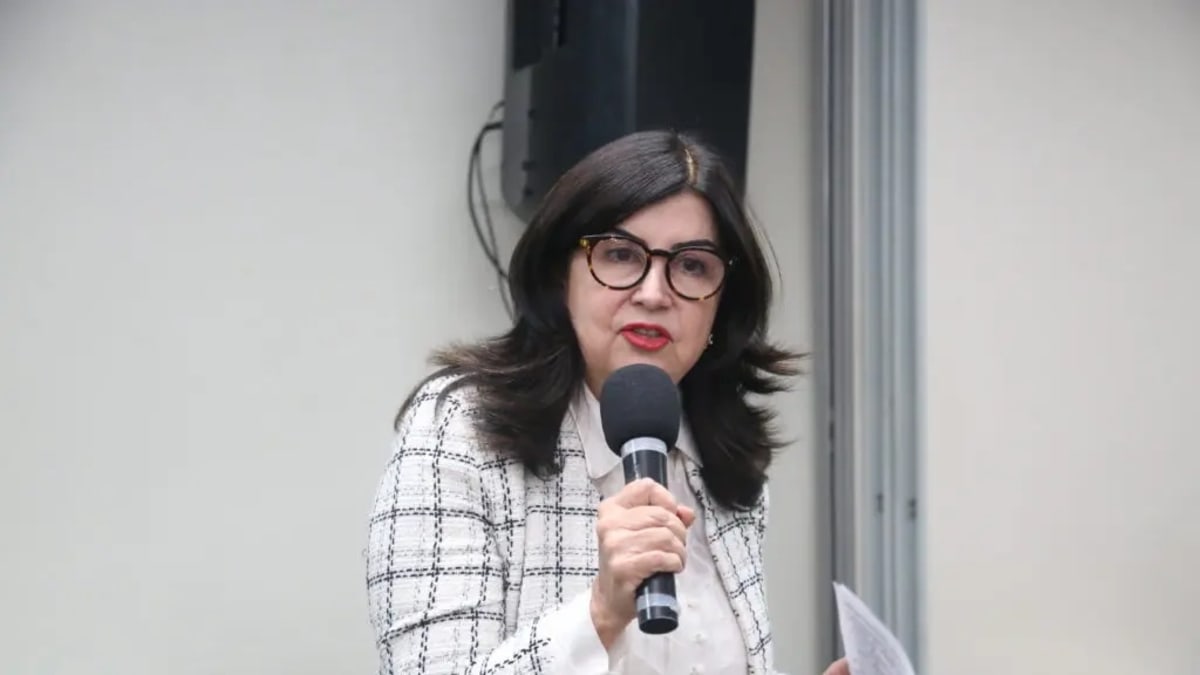 Fátima Gavioli deixa Secretaria de Educação de Goiás após 7 anos; Helena Bezerra assume