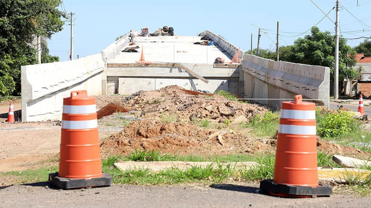 Obra da alça de ligação do viaduto no bairro Novo Esteio avança para etapa final