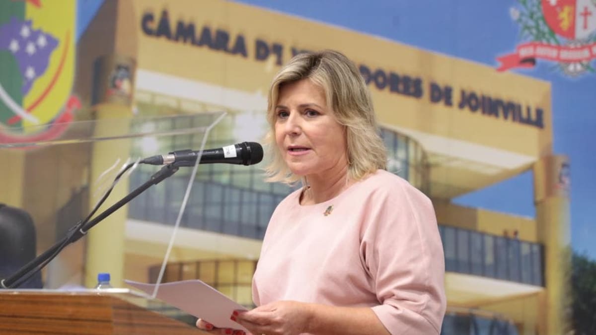 Vice-prefeita Rejane Gambin assume prefeitura de Joinville após renúncia de Adriano Silva