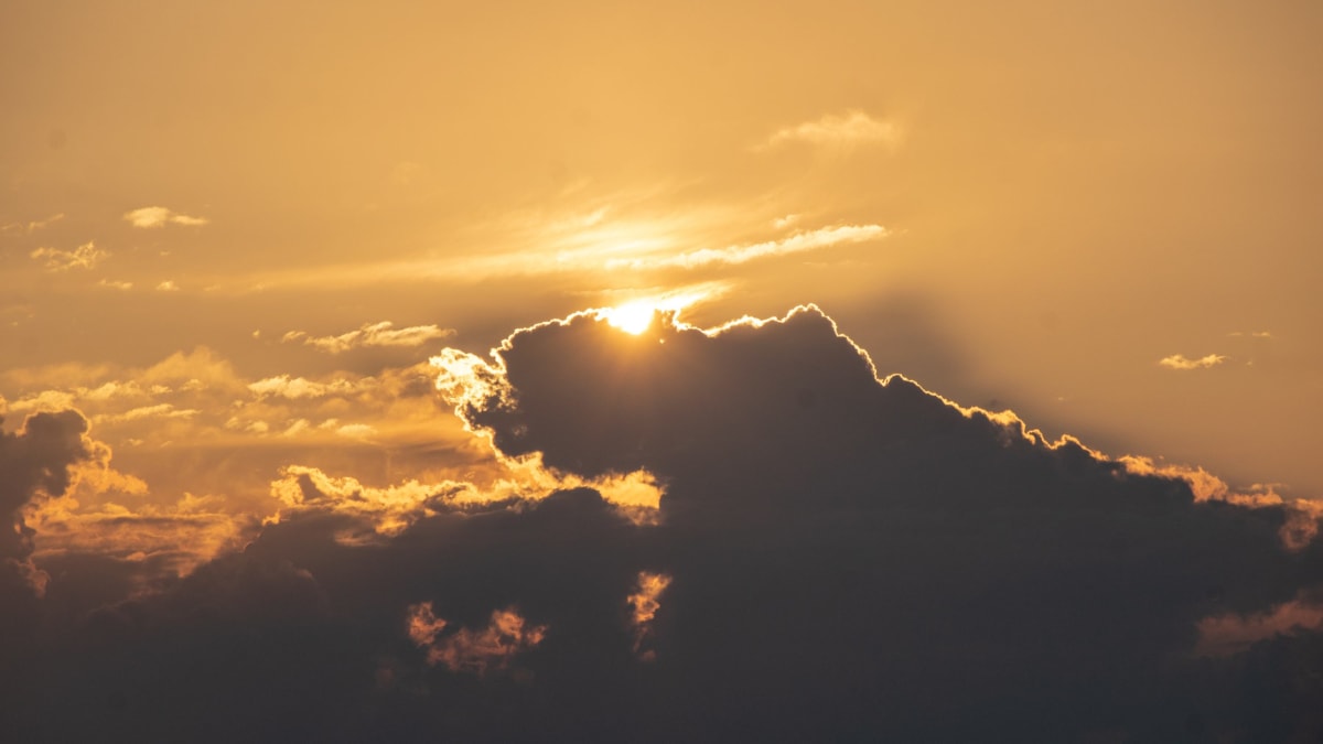 Tempo instável na sexta-feira em Santa Catarina com chuva e trovoadas