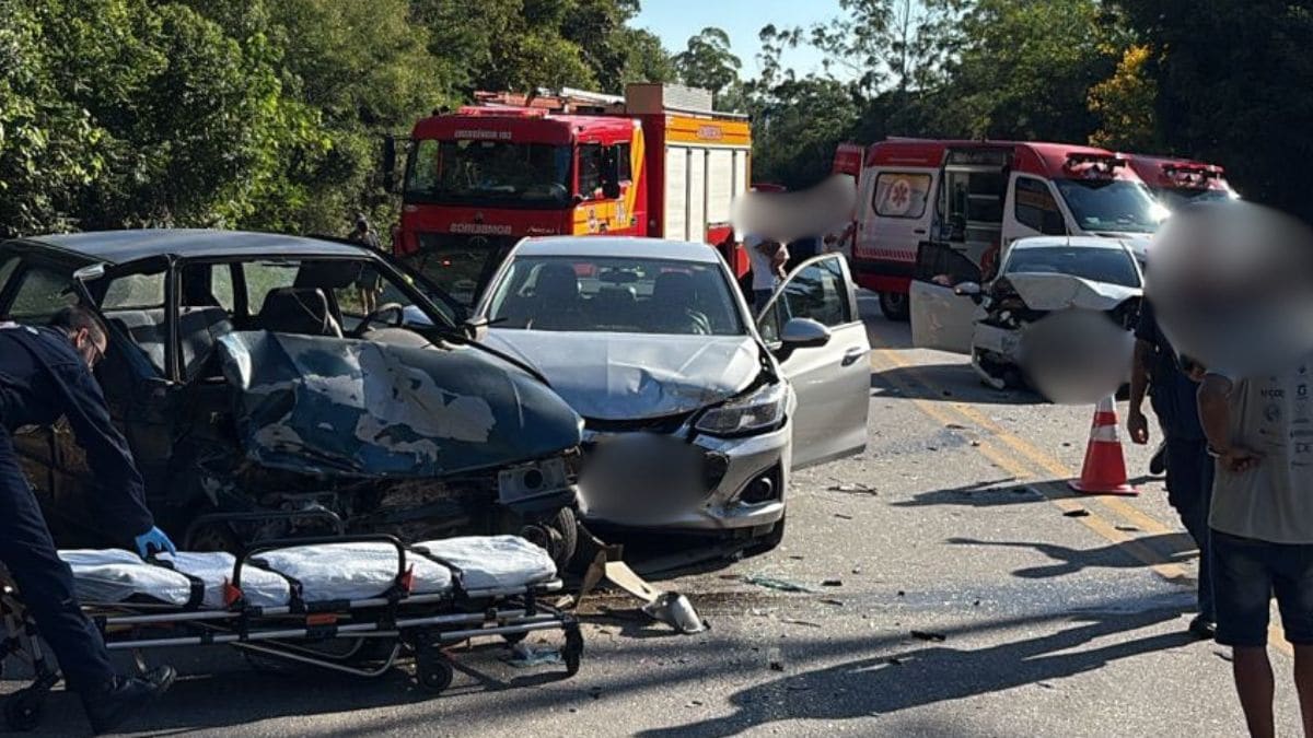 Grave acidente na BR-282 envolve três carros e deixa vítimas feridas em SC