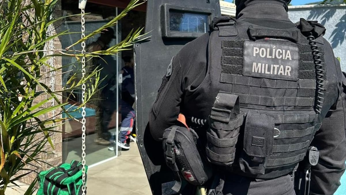 Homem em surto com arma de fogo mobiliza BOPE nos Ingleses, Florianópolis