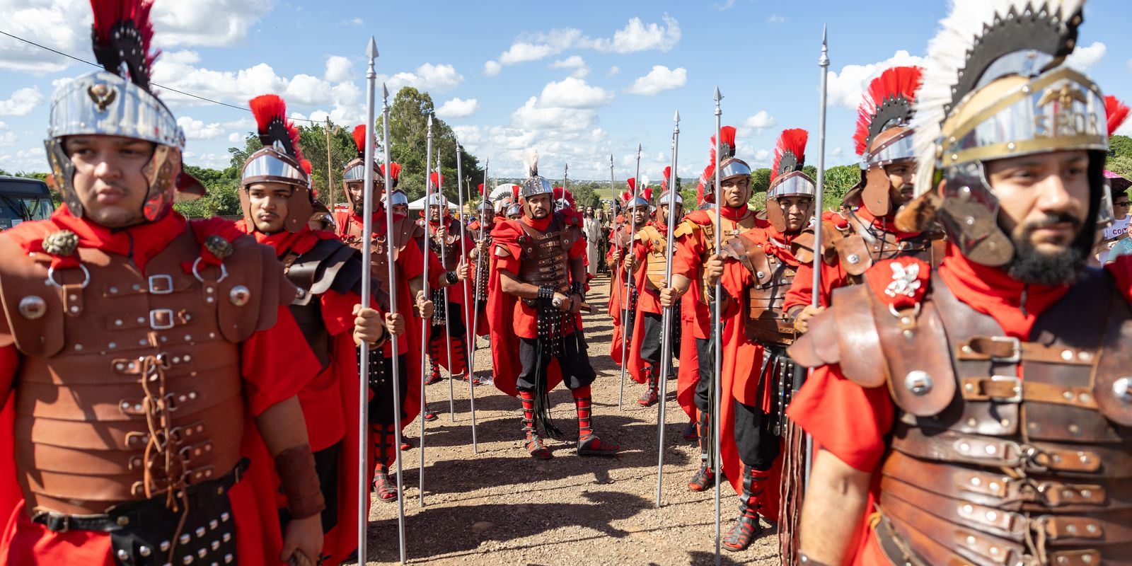 Milhares acompanham Via Sacra em Planaltina na Sexta-Feira Santa