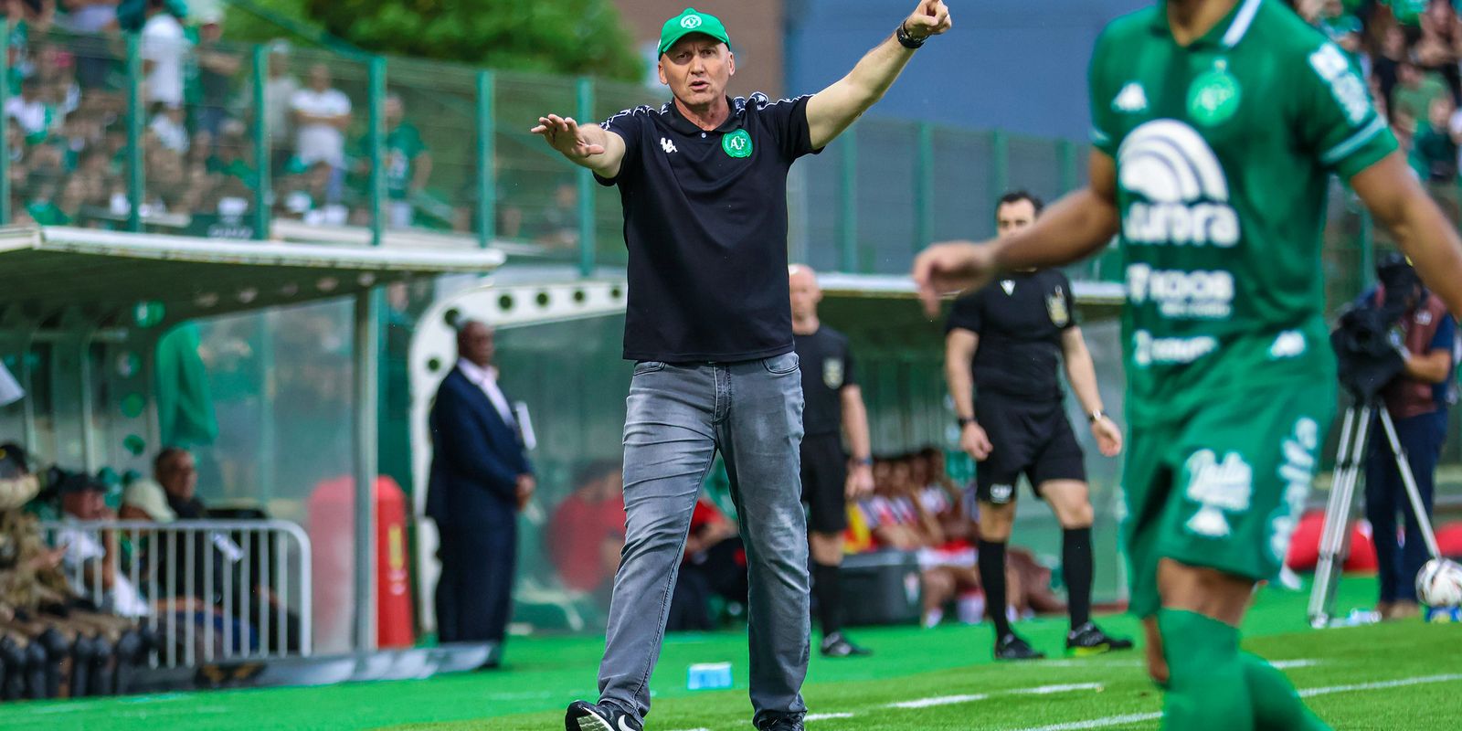 Chapecoense demite técnico Gilmar Dal Pozzo após goleada na Série A