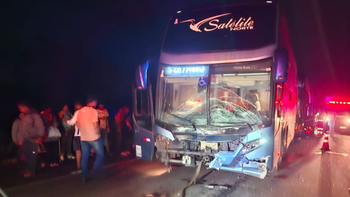 Colisão entre ônibus e carros deixa uma morte na BR-153 em Campinorte