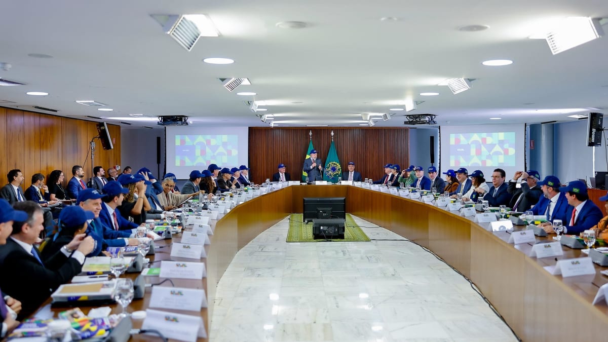 Governo federal conclui reforma ministerial com saída de 16 ministros para eleições