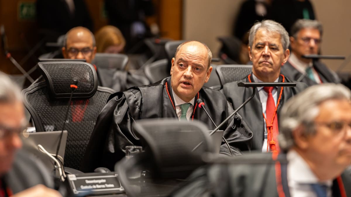 Governador interino do Rio enfrenta dificuldades para reformar primeiro escalão devido à incerteza e salários