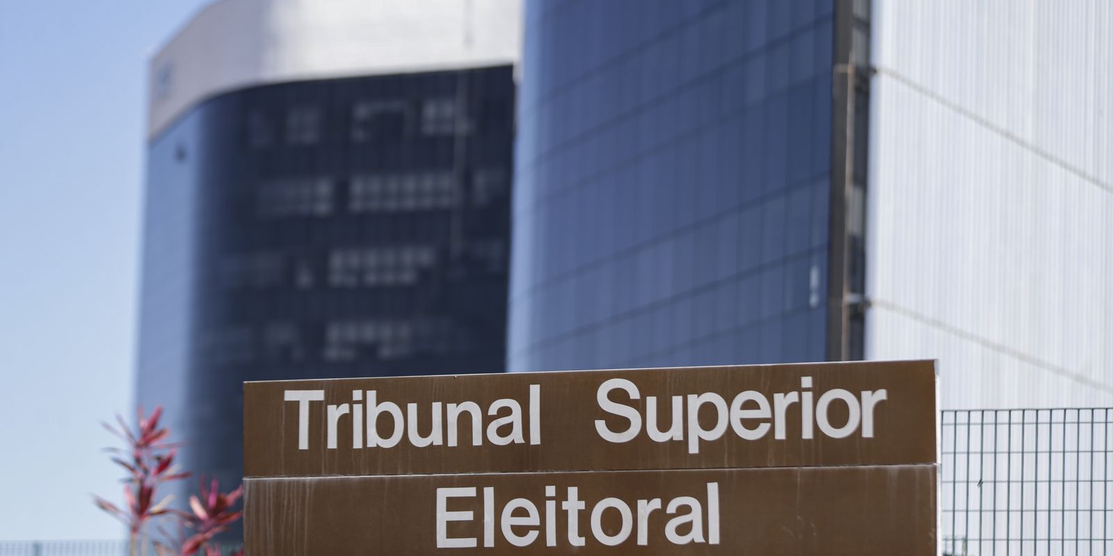 Último dia para registro de estatutos partidários no TSE