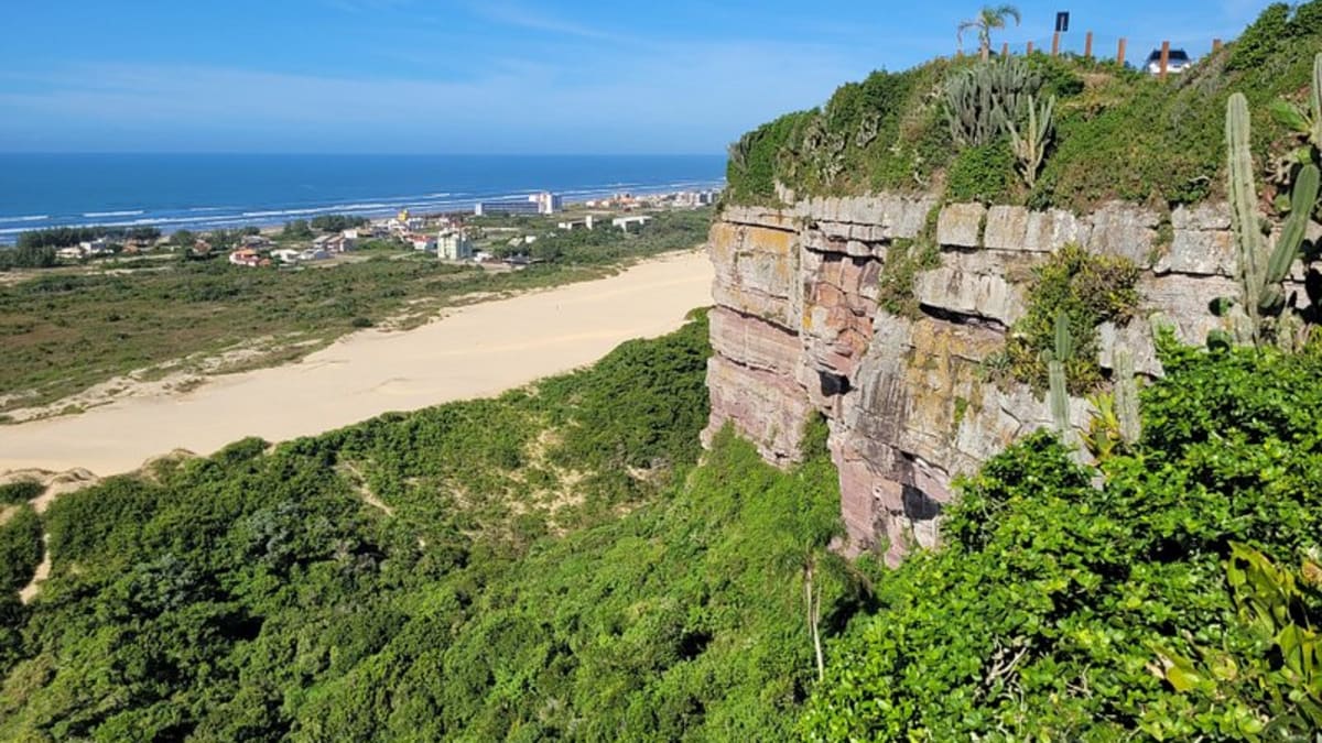 Justiça Federal mantém moradores no Morro dos Conventos