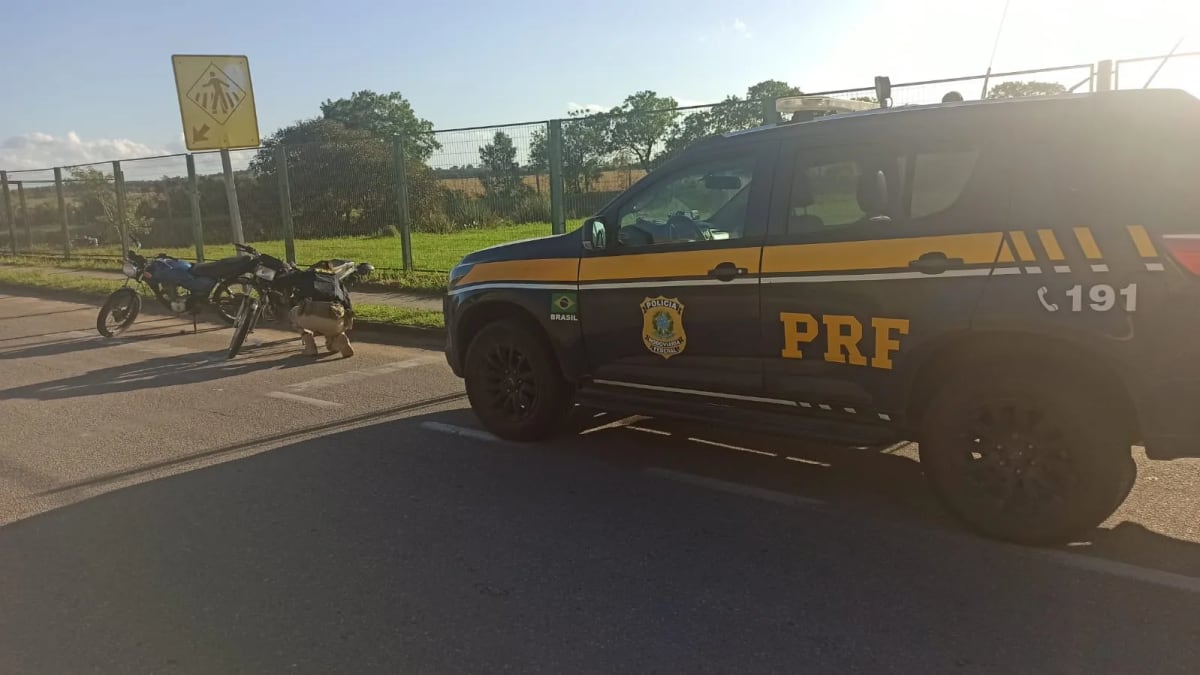 Dois adolescentes são apreendidos após racha de moto na BR-116 em Pelotas
