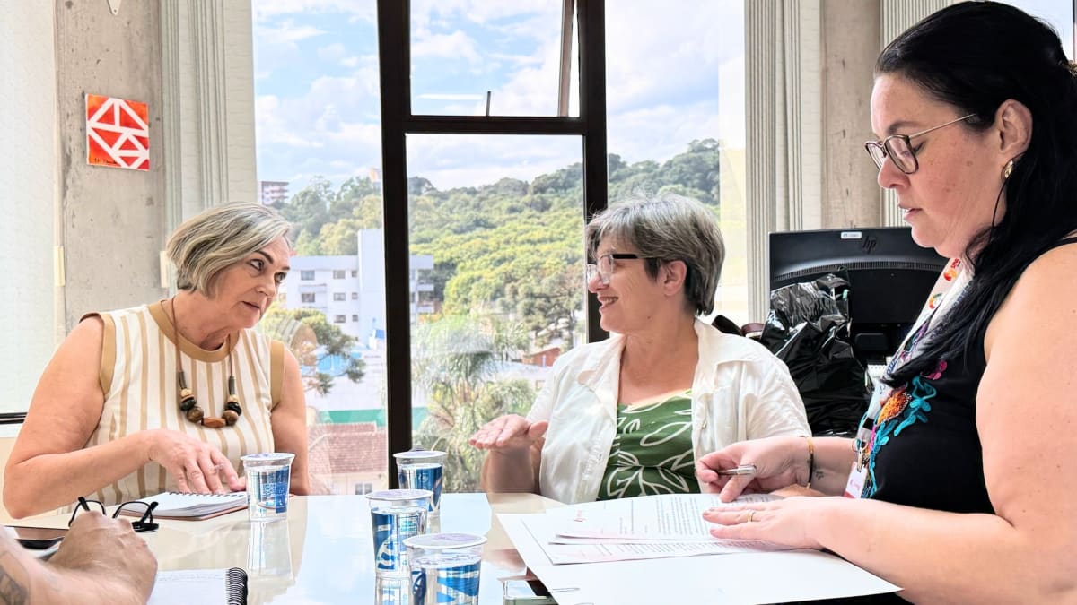 Sindiserv entrega ofícios à Secretaria da Educação e aponta demandas da inclusão escolar