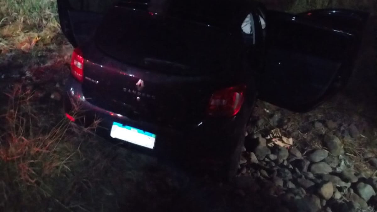 Mulher fica ferida após carro colidir contra poste em Forquilhinha