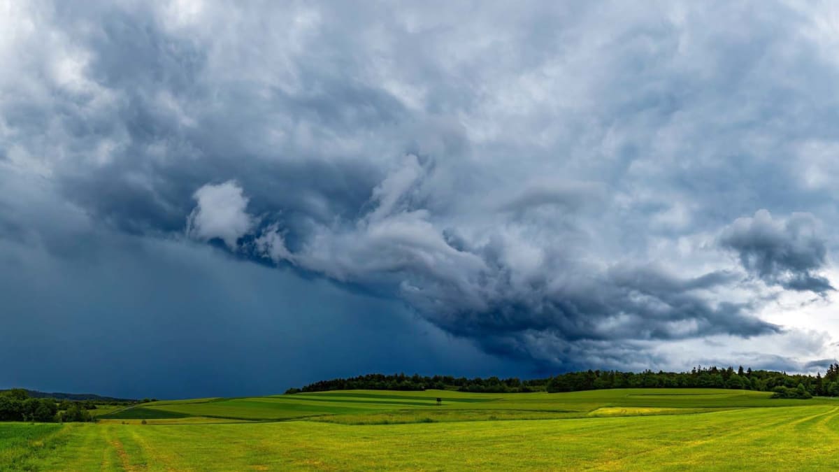 Ciclone e frente fria provocam mudanças no tempo e chuvas em várias regiões do Brasil