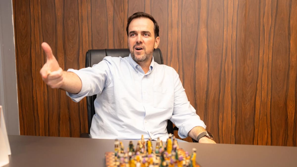 Gustavo Mendanha oficializa filiação ao PRD e mantém disputa pela vice de Daniel Vilela