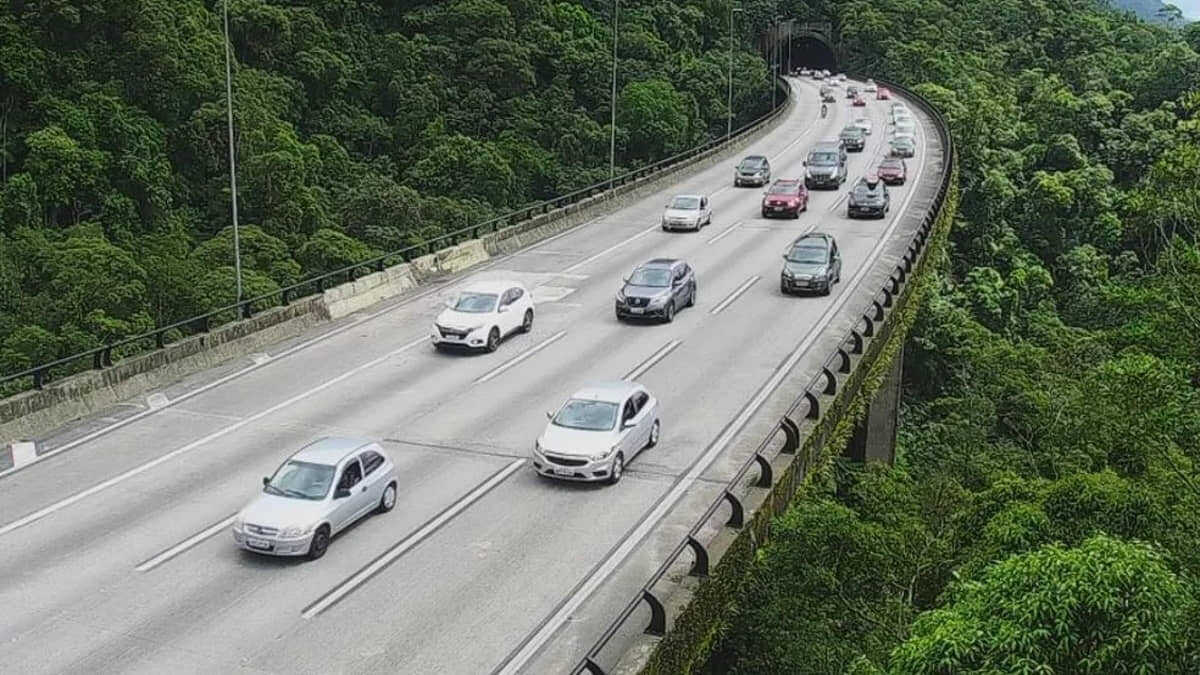 Operação Subida facilita retorno a São Paulo com tempo firme no feriado de Páscoa