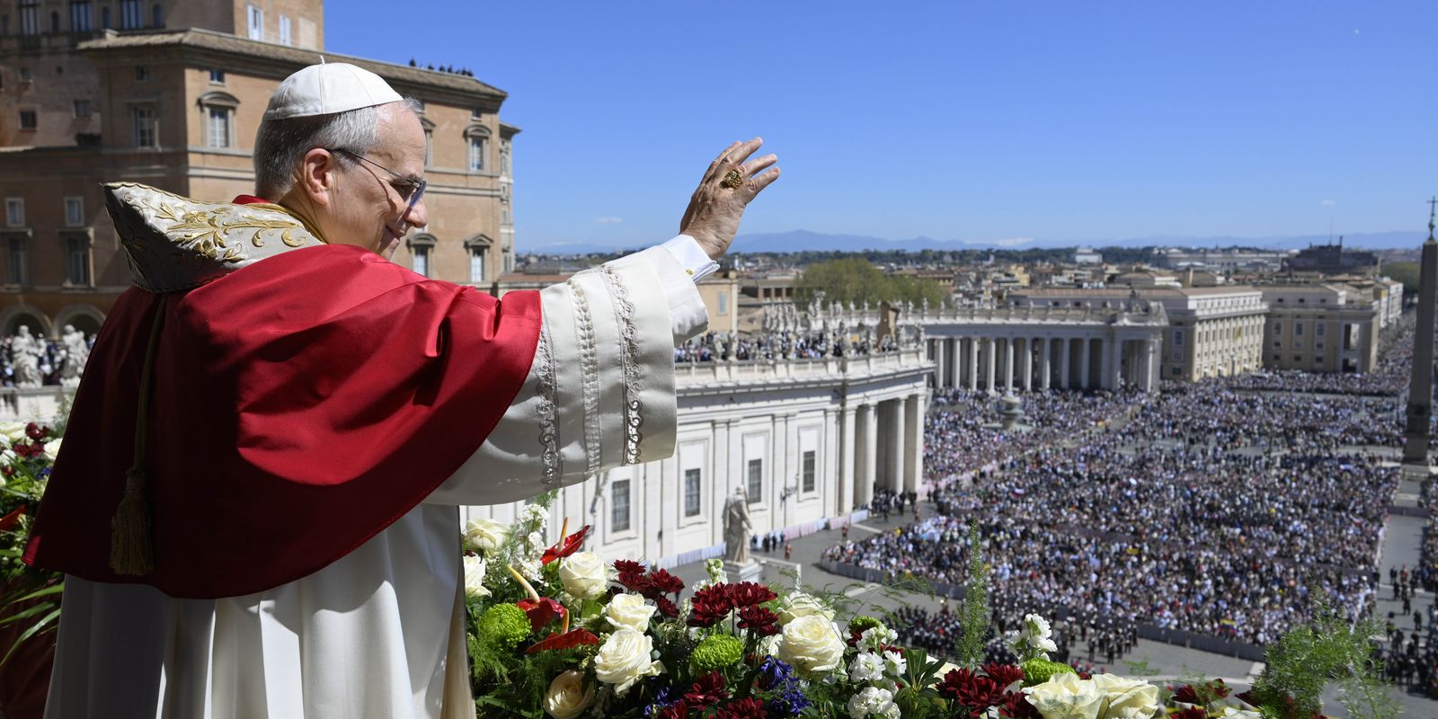 Papa Leão XIV celebra primeira missa de Páscoa no Vaticano