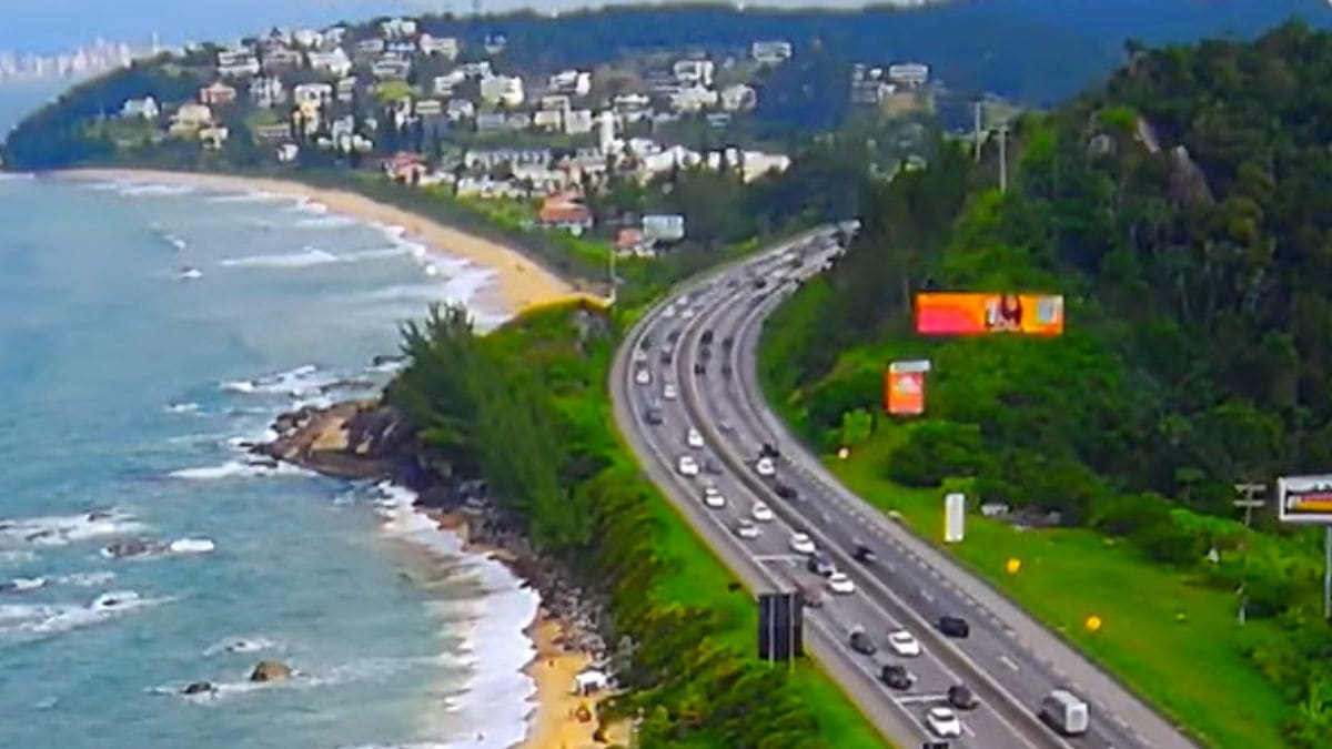 Fila de 10 km trava trânsito na BR-101 em Itapema durante retorno do feriado