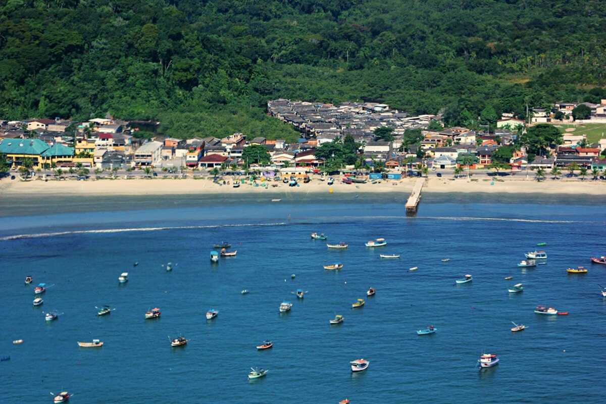 Praia do Perequê, em Guarujá, fica imprópria para banho em 98% das semanas de 2024